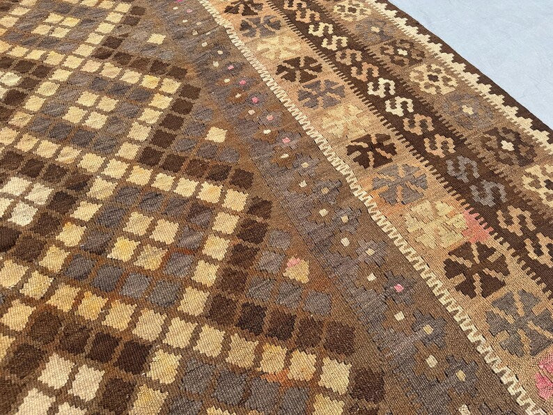 Vintage Afghan Kilim Rug – Handwoven Flatweave in Brown, Beige & Pink Accents – 280 x 200 cm Tribal Wool Carpet