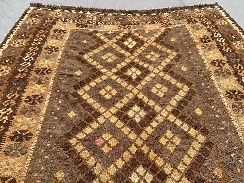 Vintage Afghan Kilim Rug – Handwoven Flatweave in Brown, Beige & Pink Accents – 280 x 200 cm Tribal Wool Carpet