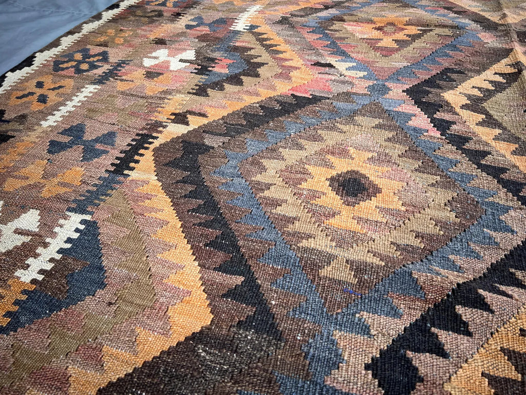 Handmade Afghan Kilim Rug – 192x274 cm | Earth-Tone Tribal Wool Carpet