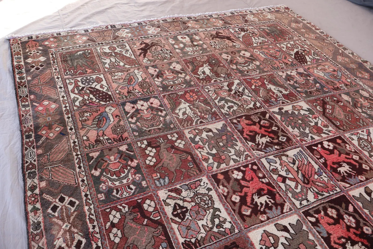 Collector’s Vintage Afghan Rug – 213x305 cm | Rare Animal & Bird Motif Wool Carpet