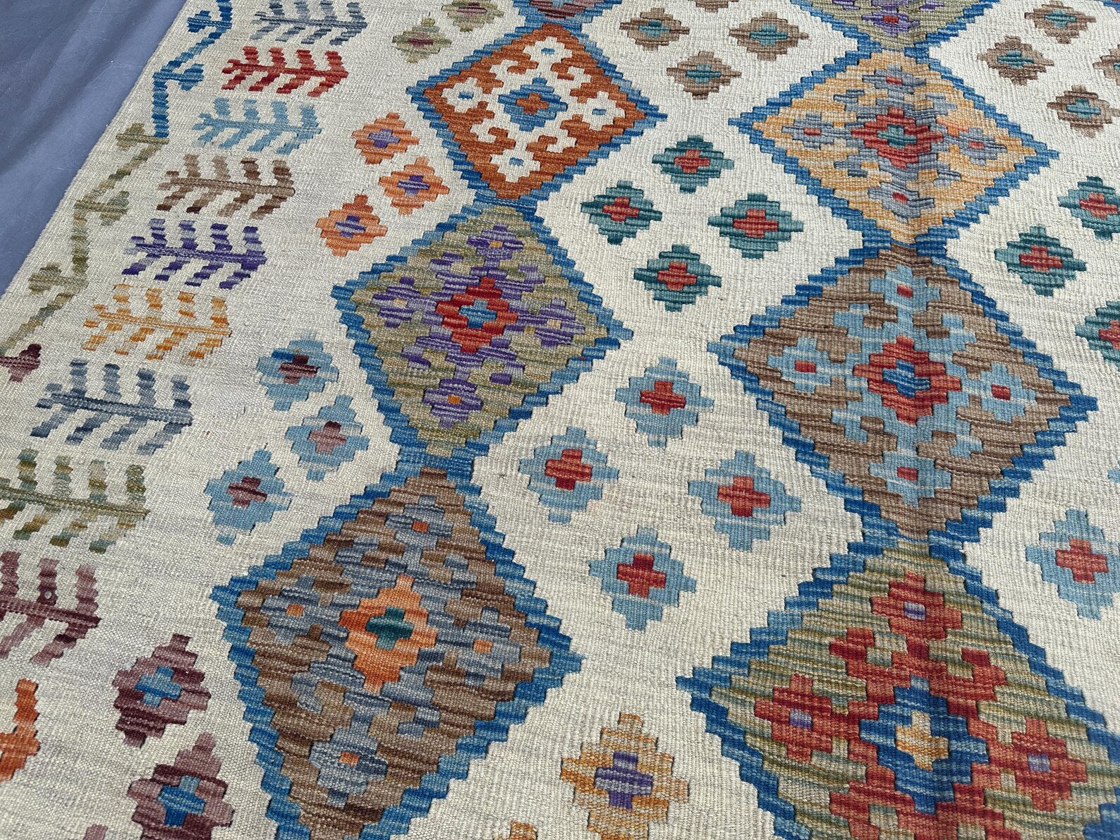 Handmade Afghan Kilim Rug – 185x251 cm | Cream Base Tribal Wool Carpet