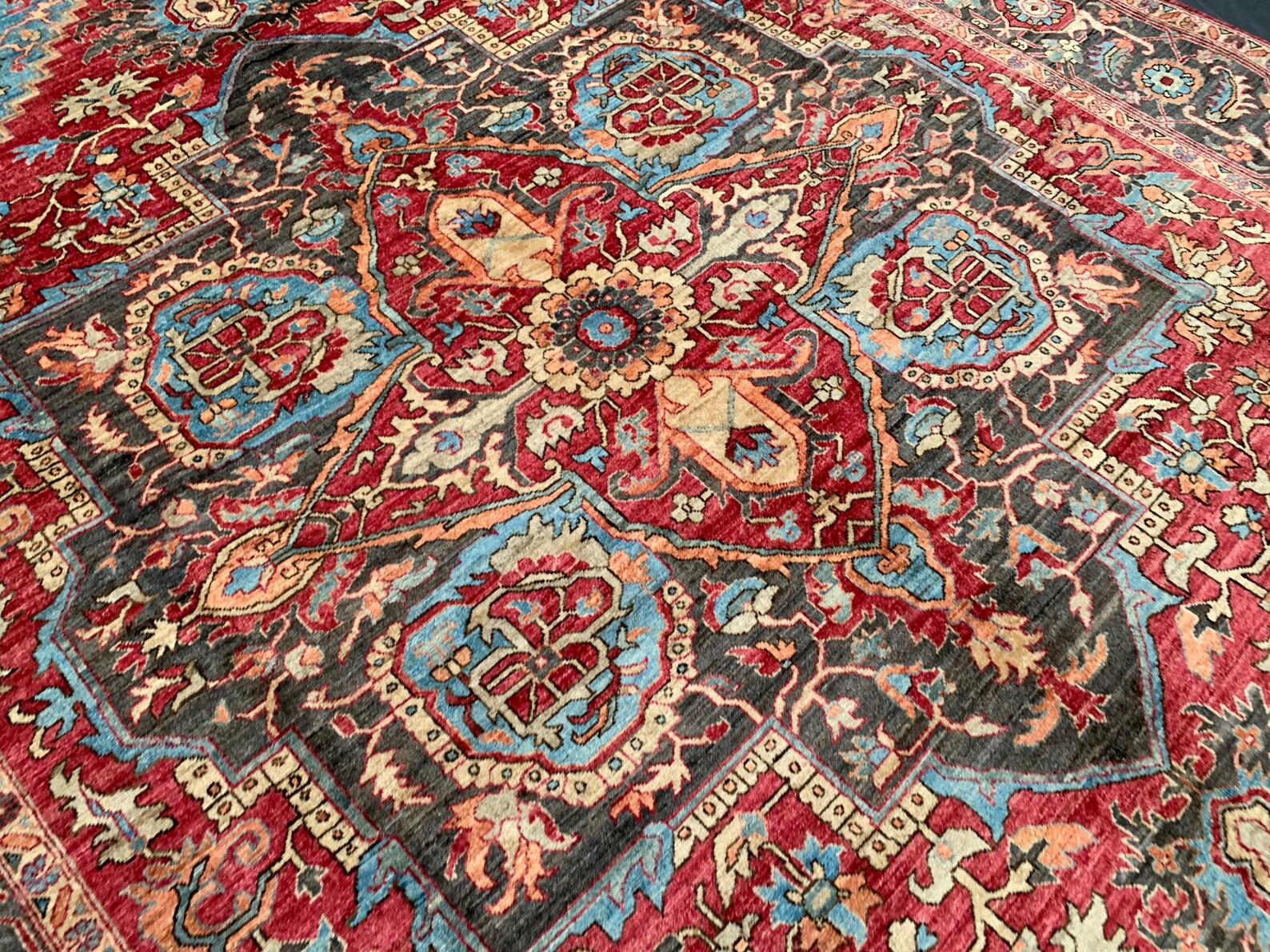 Turkish Serapi Rug 274 × 372 cm – Handwoven Wool Carpet | Antique-Style Medallion Design | 9.0 × 12.2 ft